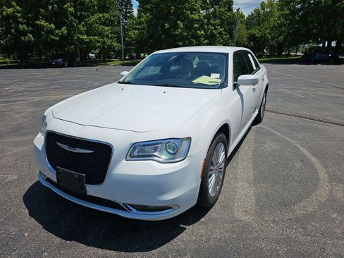 Used 2021 Chrysler 300 Touring L AWD/4WD image 2