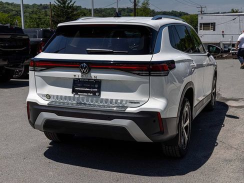 Used 2025 Volkswagen Tiguan SE AWD/4WD image 4