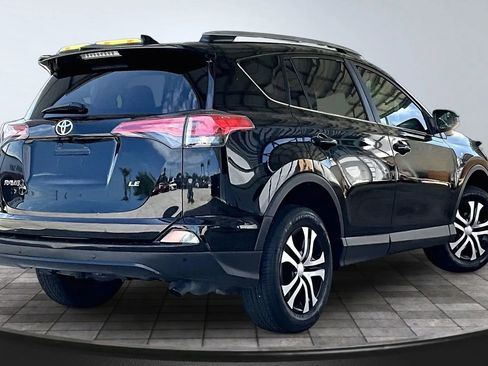 Used 2017 Toyota RAV4 LE FWD image 6