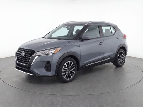 Used 2024 Nissan Kicks SV image 3