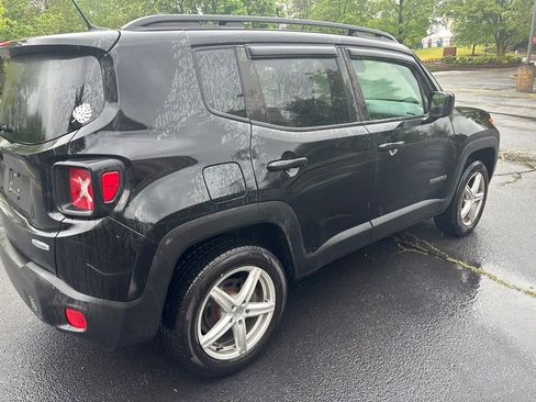 Used 2017 Jeep Renegade Latitude w/ Cold Weather Group AWD/4WD image 5