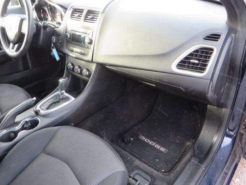 Used 2013 Dodge Avenger SE image 16