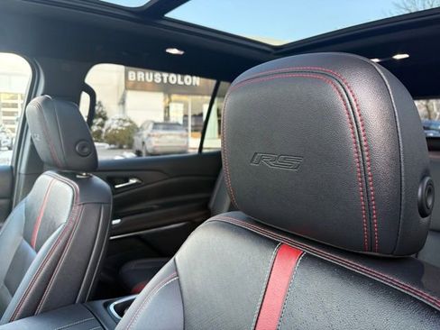 Used 2024 Chevrolet Traverse RS image 21