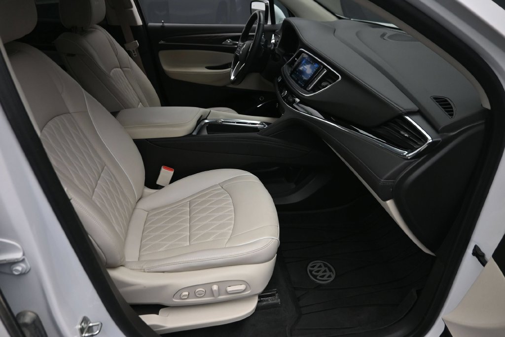 Used 2023 Buick Enclave Avenir w/ Avenir Technology Package AWD/4WD image 9