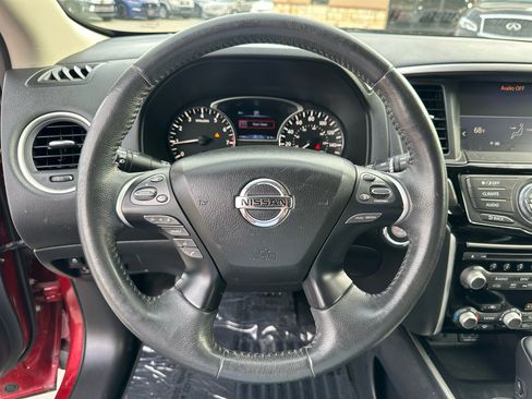 Used 2019 Nissan Pathfinder SV image 40