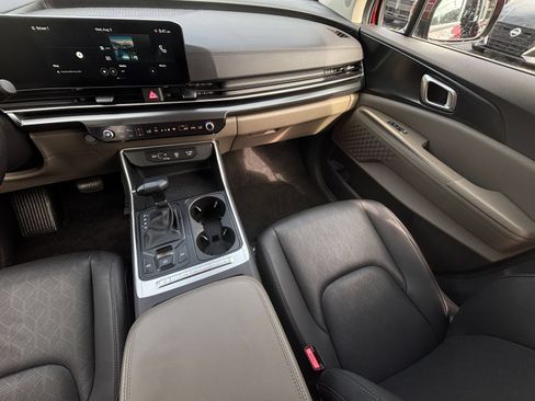 Used 2026 Kia Carnival FWD image 37