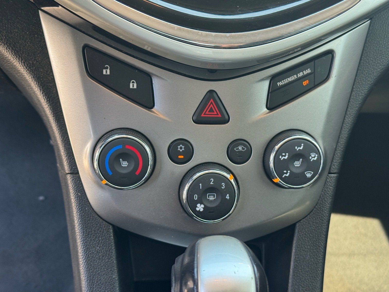 Used 2018 Chevrolet Cruze LT w/ Convenience Package FWD image 23