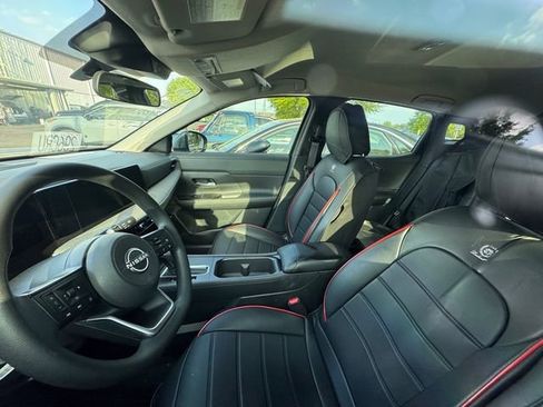 Certified 2025 Nissan Kicks SV image 9