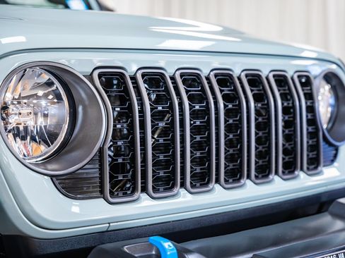 Used 2024 Jeep Wrangler Unlimited AWD/4WD image 11