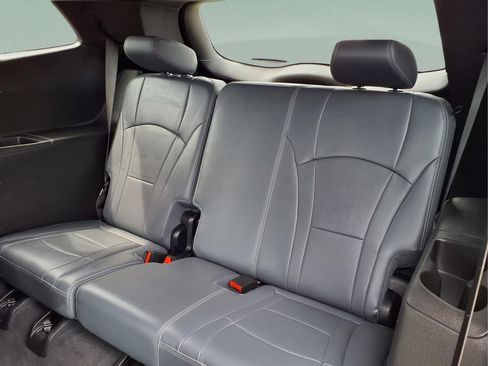 Used 2023 Buick Enclave Essence AWD/4WD image 15