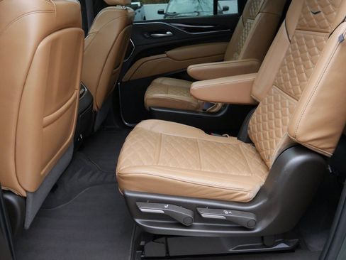 Used 2023 Cadillac Escalade ESV Premium Luxury image 30