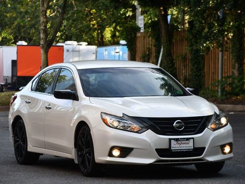 Used 2018 Nissan Altima 2.5 SR w/ SR Midnight Edition image 14