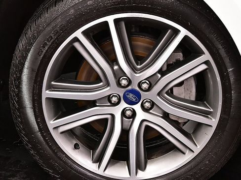 Used 2022 Ford Edge Titanium image 9