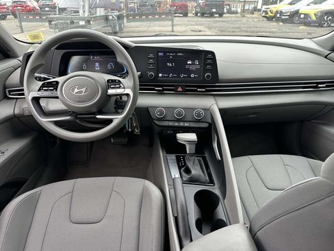 Used 2024 Hyundai Elantra SE FWD image 20