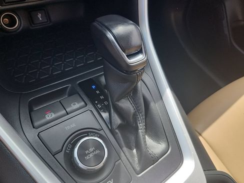 Used 2022 Toyota RAV4 XLE Premium AWD/4WD image 10