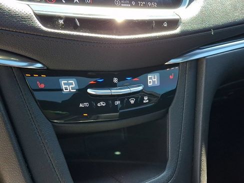 Used 2022 Cadillac XT5 Premium Luxury w/ Technology Package AWD/4WD image 17