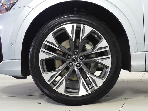 Used 2024 Audi Q8 Premium Plus w/ Premium Plus Package AWD/4WD image 5