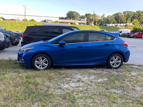 Used 2017 Chevrolet Cruze LT w/ Convenience Package FWD image 5