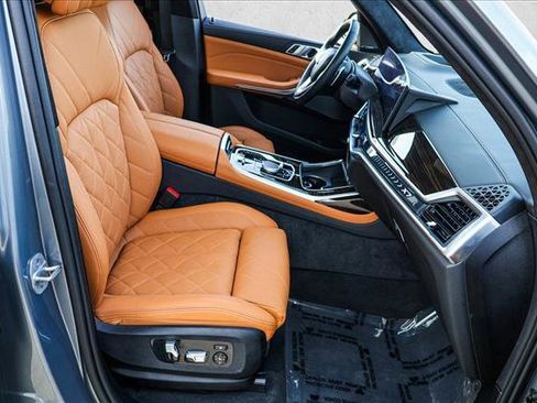 Used 2024 BMW X7 xDrive40i w/ Premium Package image 28