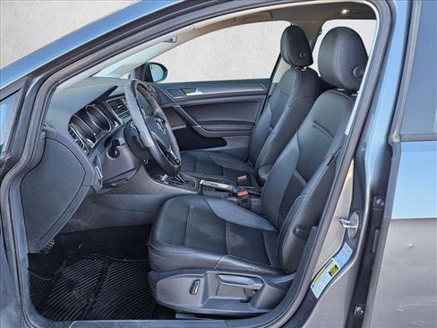Used 2018 Volkswagen Golf SE image 16