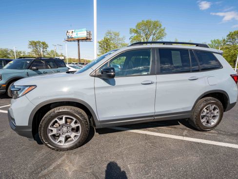 Used 2023 Honda Passport TrailSport image 3