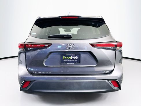 Used 2024 Toyota Highlander XLE image 7