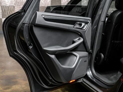 Used 2017 Porsche Macan image 49