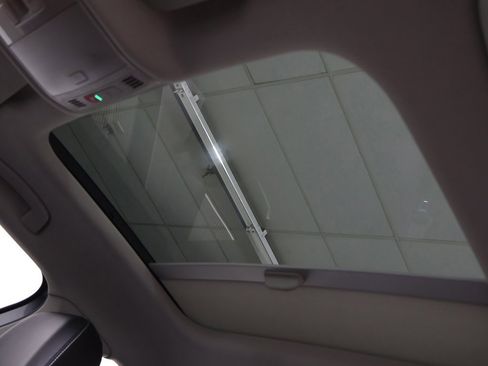 Certified 2023 Volkswagen Jetta SE w/ Panoramic Sunroof Package image 18