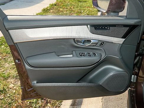 New 2026 Volvo XC90 B5 Ultra w/ Protection Package image 10