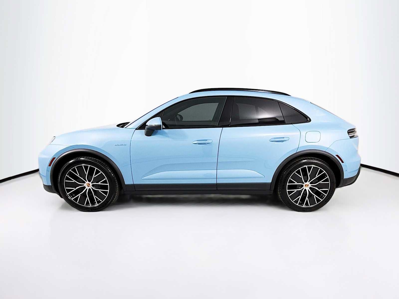 Used 2026 Porsche Macan Electric RWD image 2