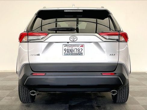 Used 2022 Toyota RAV4 XLE image 3