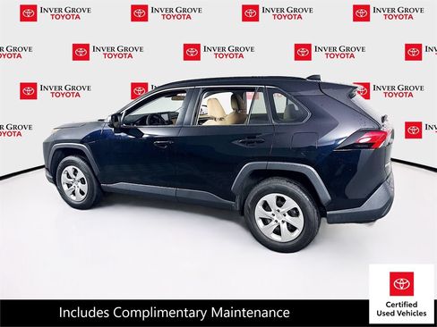 Used 2021 Toyota RAV4 LE FWD image 7