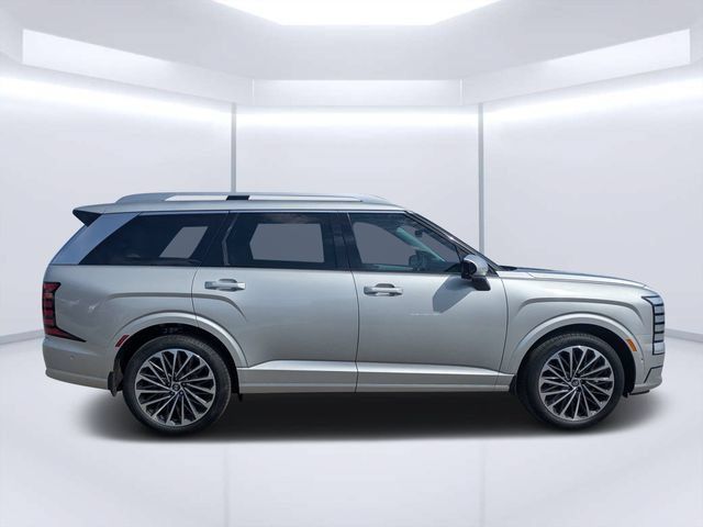 Used 2026 Hyundai Palisade Calligraphy FWD image 2