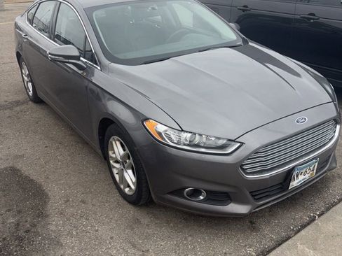 Used 2014 Ford Fusion SE w/ Equipment Group 202A image 2