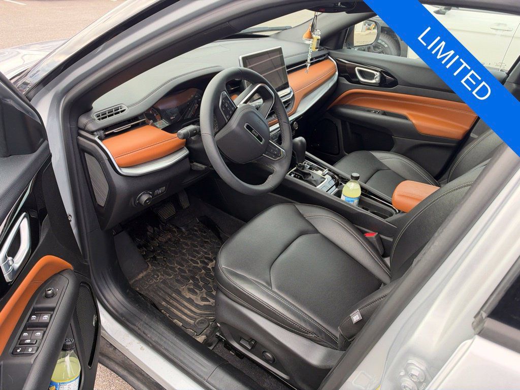 Used 2025 Jeep Compass Limited w/ Sun & Sound Group AWD/4WD image 6