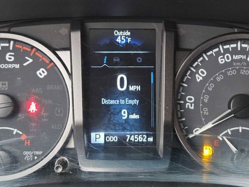 Used 2022 Toyota Tacoma TRD Sport image 32