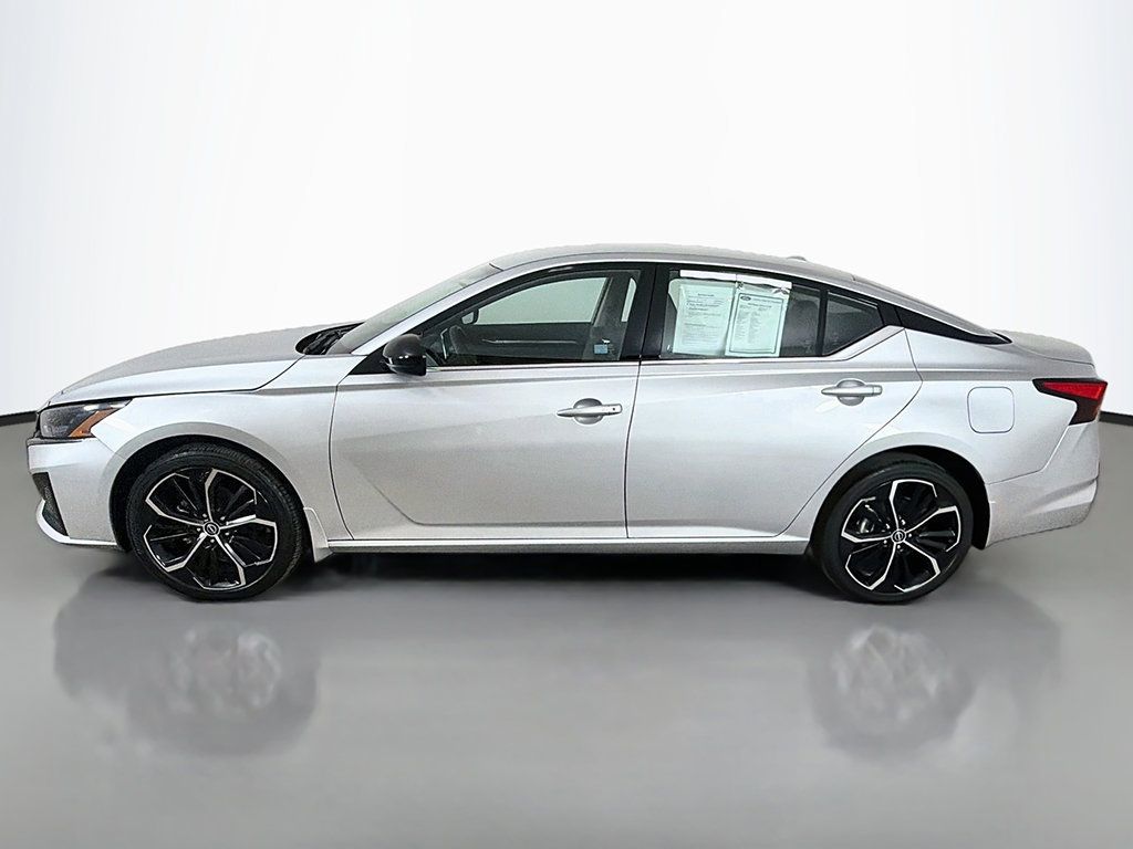 Used 2025 Nissan Altima 2.5 SR AWD/4WD image 8
