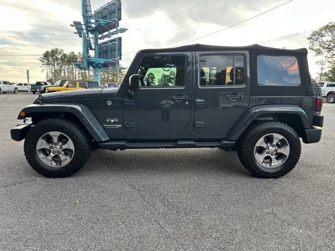 Used 2018 Jeep Wrangler Unlimited Sahara w/ Connectivity Group image 2