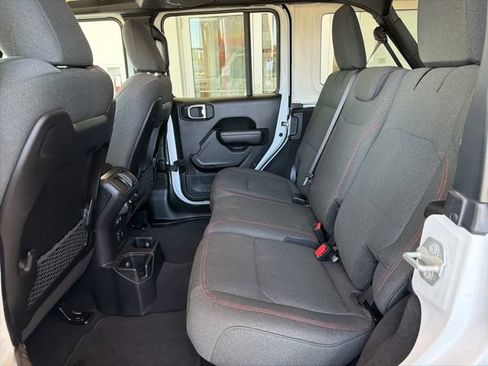 Used 2025 Jeep Wrangler Unlimited Rubicon AWD/4WD image 13