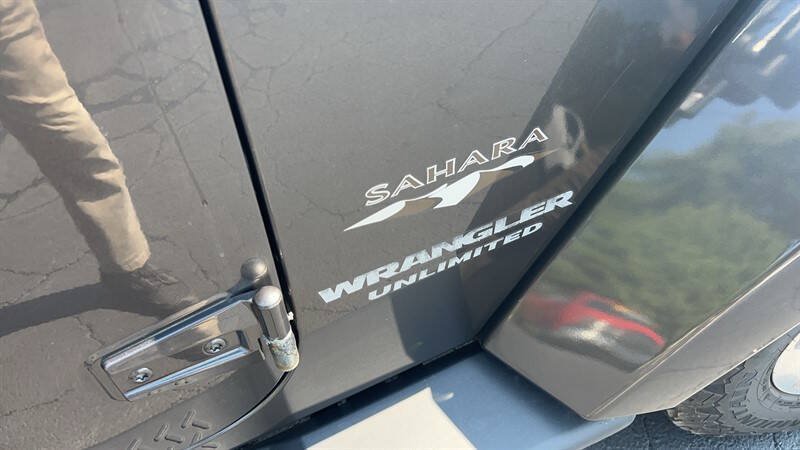 Used 2017 Jeep Wrangler Unlimited Sahara w/ Connectivity Group AWD/4WD image 10