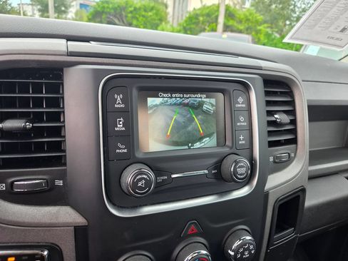 Used 2018 RAM 1500 Express RWD image 3