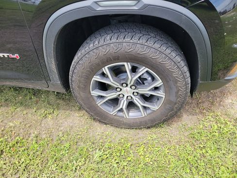 Used 2026 GMC Acadia AT4 w/ Luxury Package AWD/4WD image 2