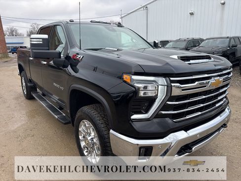 Used 2025 Chevrolet Silverado 2500 LTZ w/ LTZ Plus Package image 8