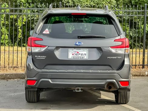 Used 2023 Subaru Forester Premium AWD/4WD image 4