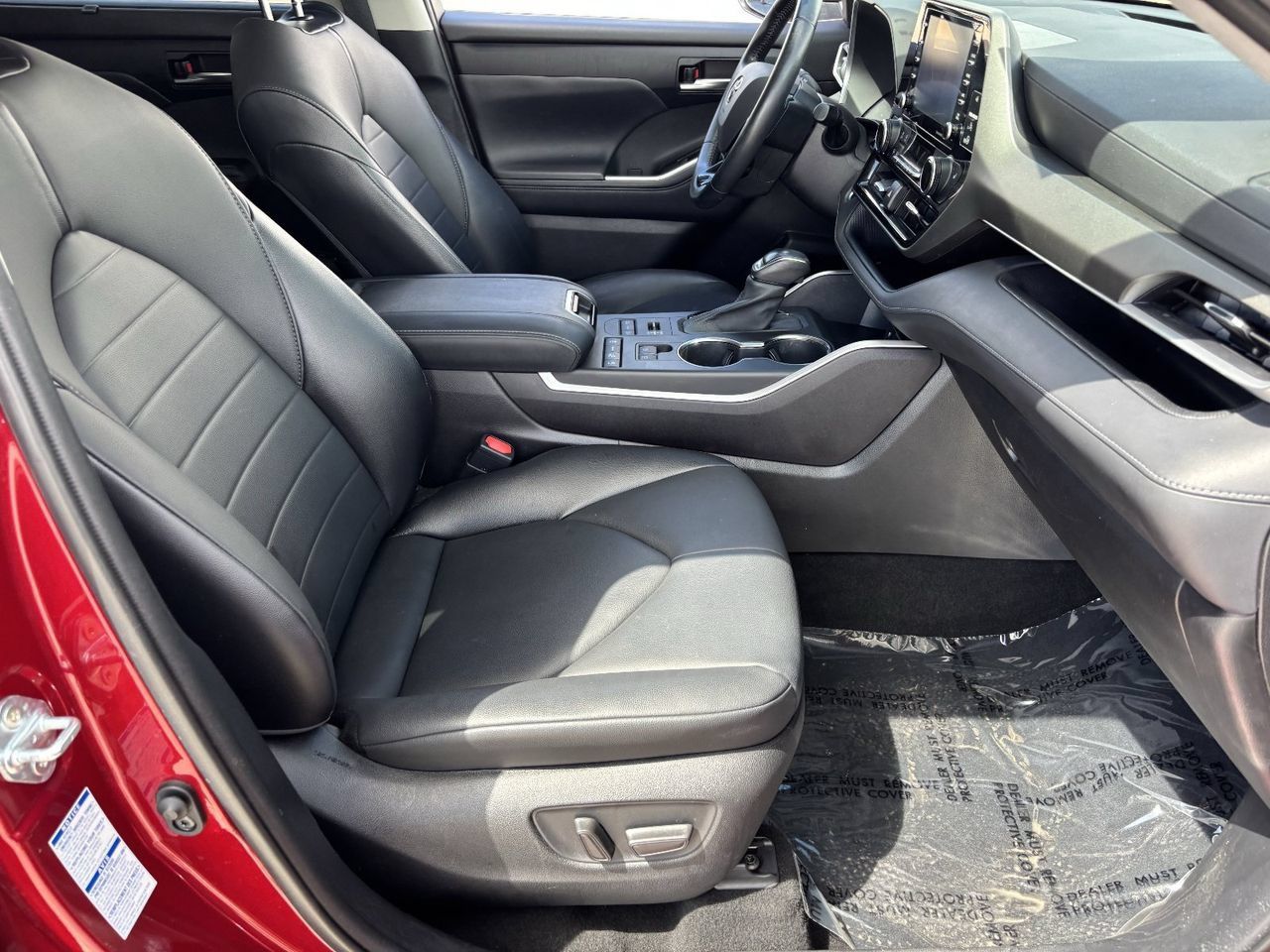 Used 2021 Toyota Highlander XLE AWD/4WD image 9