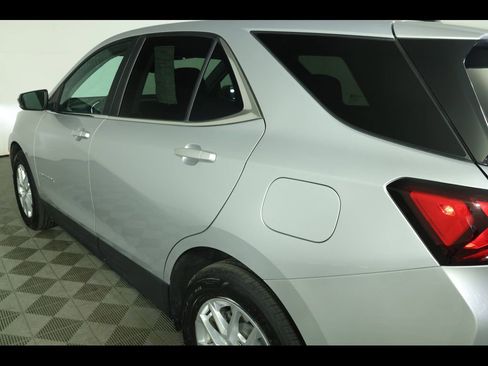 Used 2022 Chevrolet Equinox LT FWD image 16