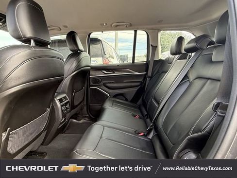 Used 2022 Jeep Grand Cherokee Limited w/ Luxury Tech Group II AWD/4WD image 32
