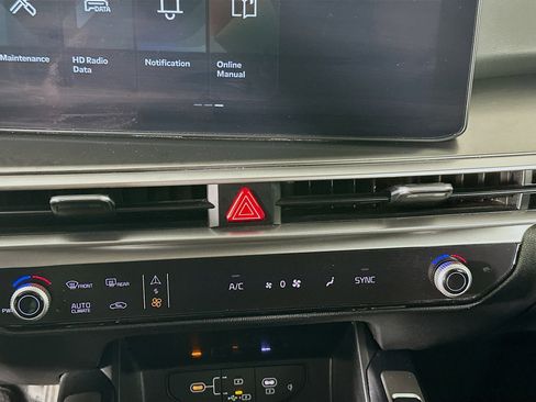 Used 2024 Kia Sorento S image 24