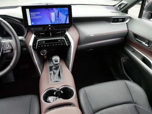 New 2024 Toyota Venza Limited image 11