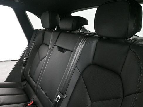 Certified 2025 Porsche Macan image 22